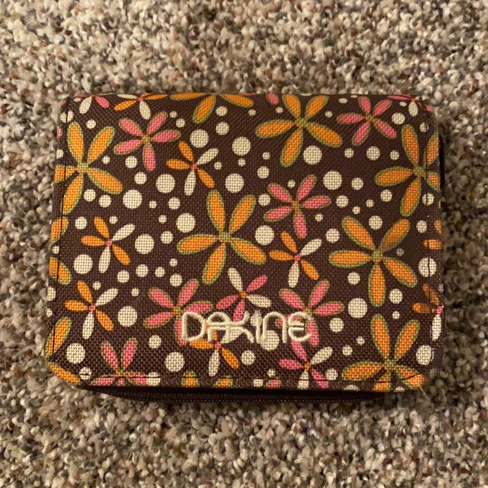 Dakine zipper wallet